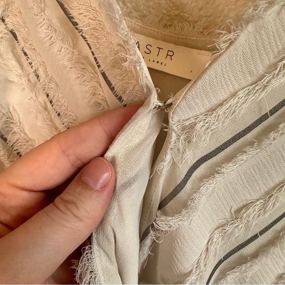 NWT ASTR Cream Gray Wrap Fringe Tank Top Size Large - Picture 3 of 9